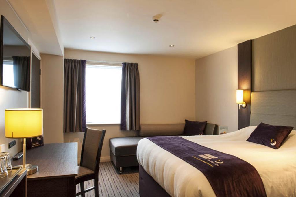 Premier Inn Merthyr Tydfil Buitenkant foto