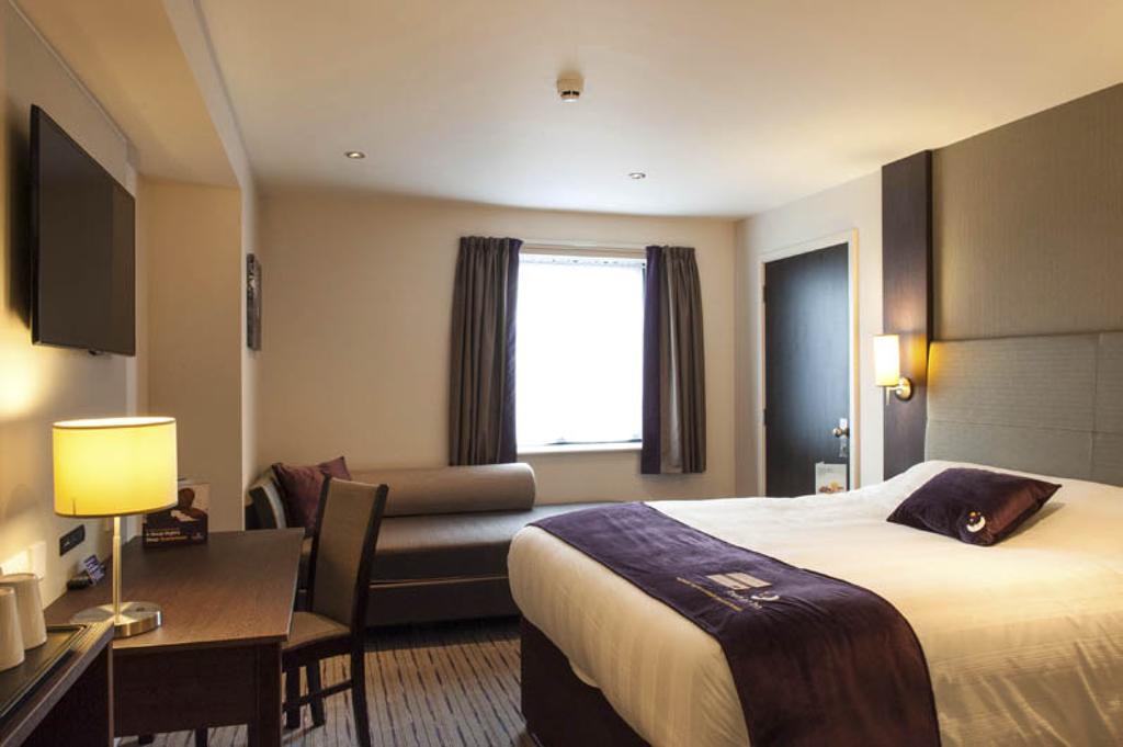 Premier Inn Merthyr Tydfil Buitenkant foto