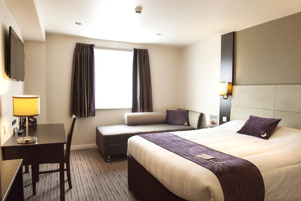 Premier Inn Merthyr Tydfil Buitenkant foto