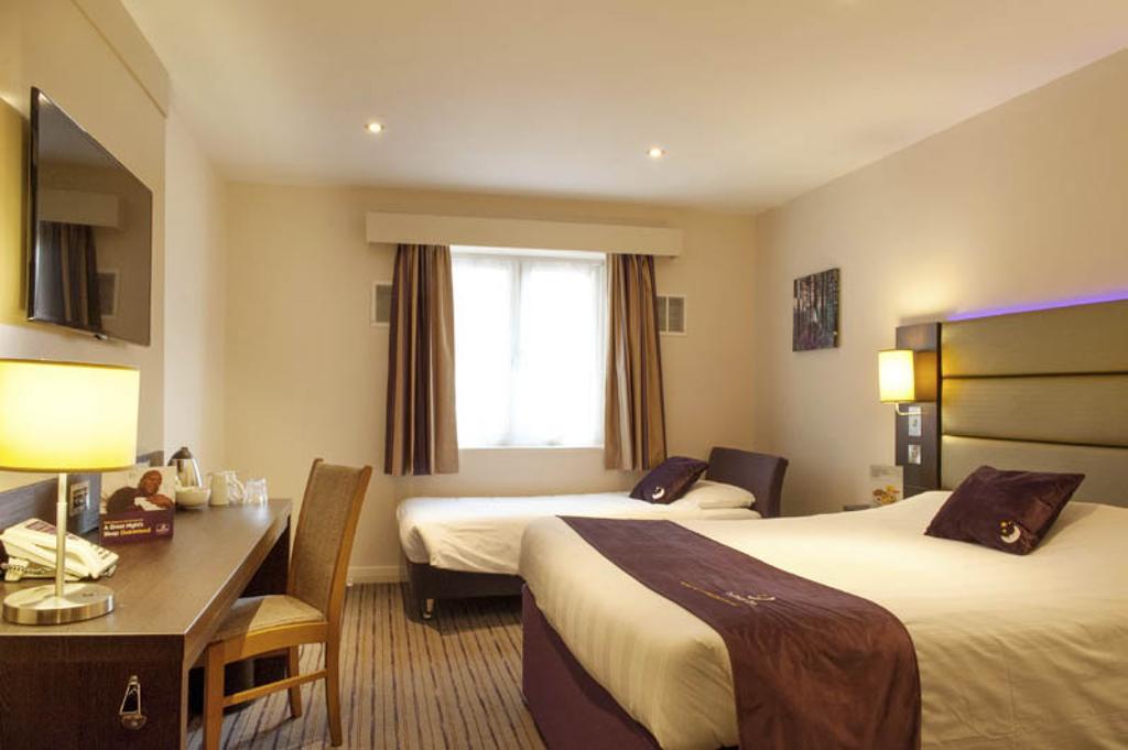 Premier Inn Merthyr Tydfil Buitenkant foto