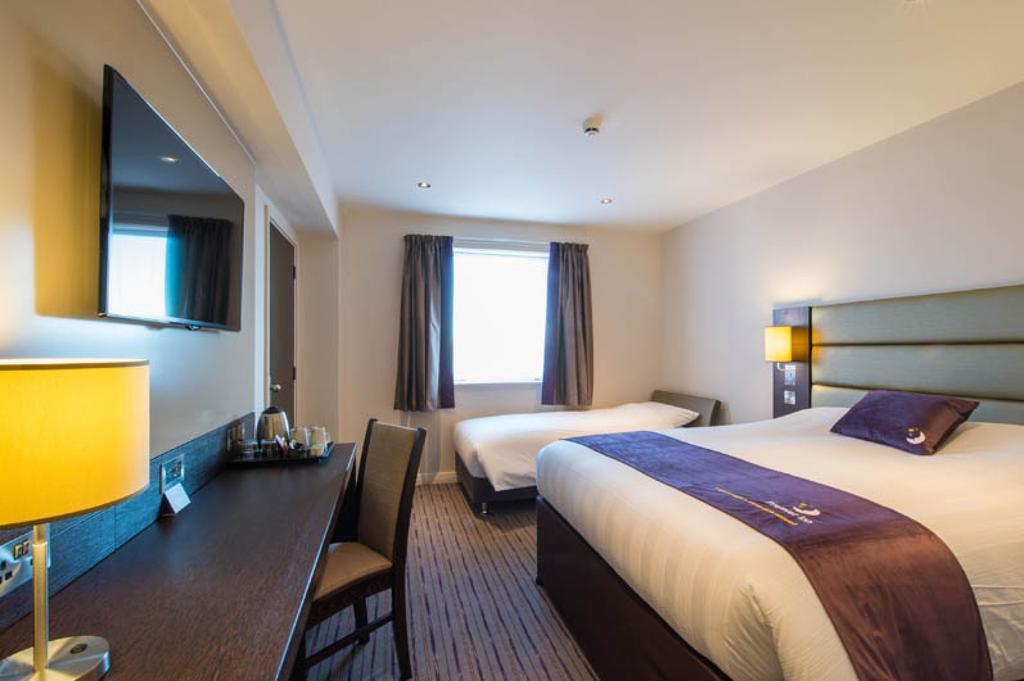 Premier Inn Merthyr Tydfil Buitenkant foto