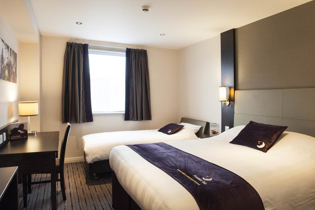Premier Inn Merthyr Tydfil Buitenkant foto