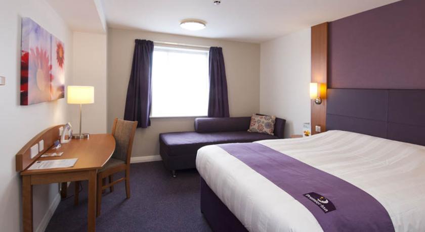 Premier Inn Merthyr Tydfil Buitenkant foto